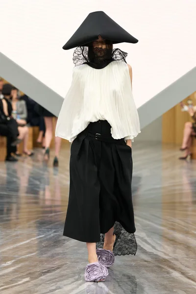 Look 14
